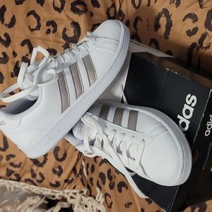 Adidas grant court white and gold tennis shoes 8.5 women's